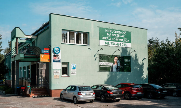 debno budynek uslugowy